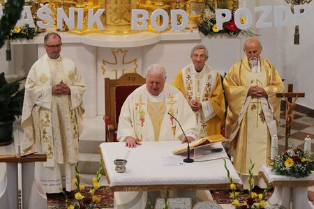 Hvaležnost v veri - misli ob zlatem jubileju duhovnika Antona Frasa